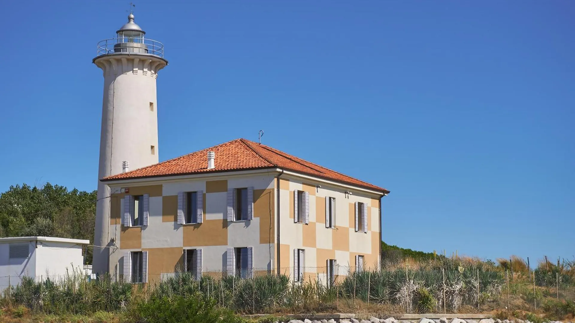 Colourful Seaside Flat With Pool On The Rooftop Bibione Apartment