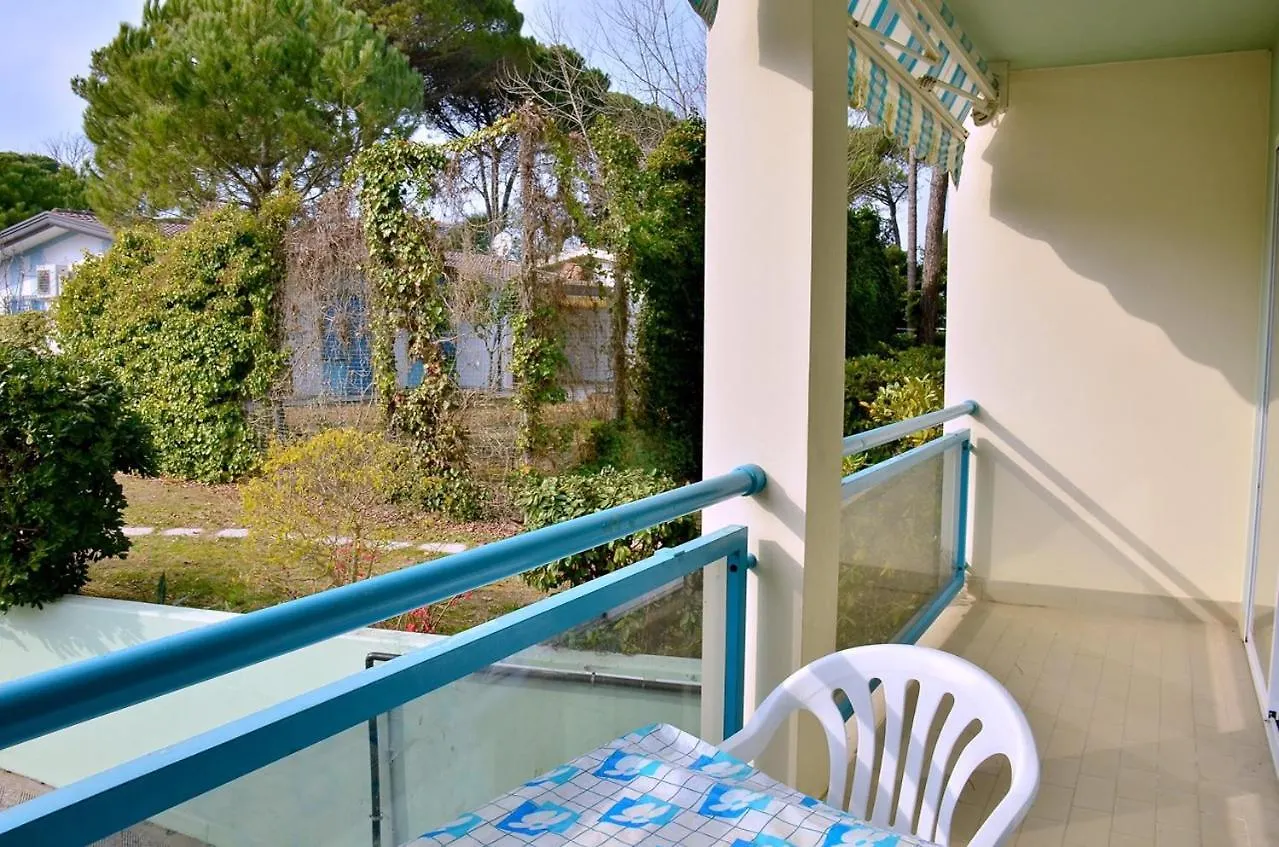Colourful Seaside Flat With Pool On The Rooftop Bibione